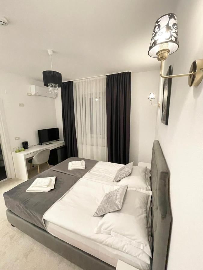 מלון Târgu Jiu Cochet Boutique מראה חיצוני תמונה