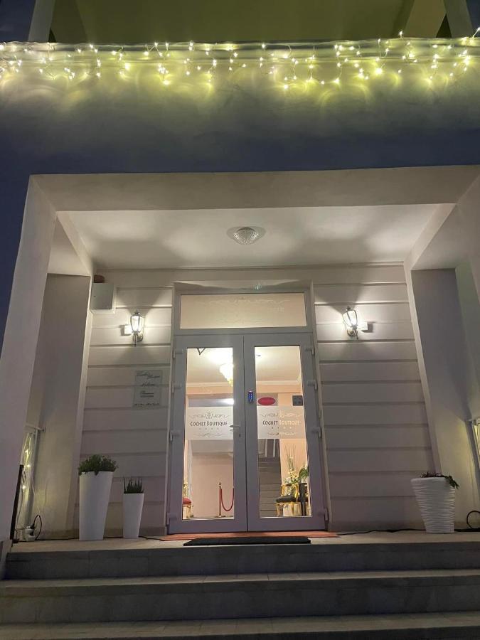 מלון Târgu Jiu Cochet Boutique מראה חיצוני תמונה