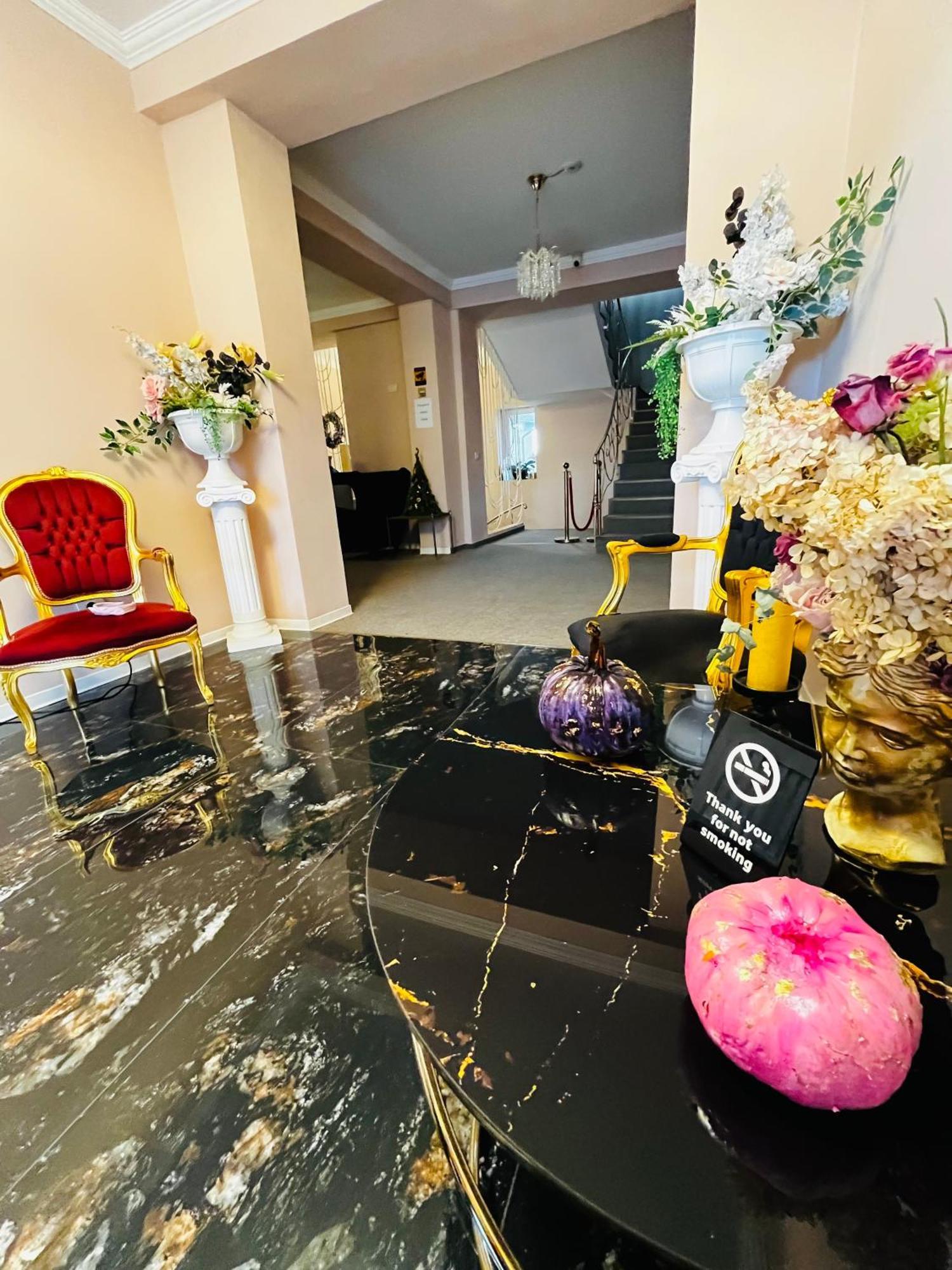 מלון Târgu Jiu Cochet Boutique מראה חיצוני תמונה